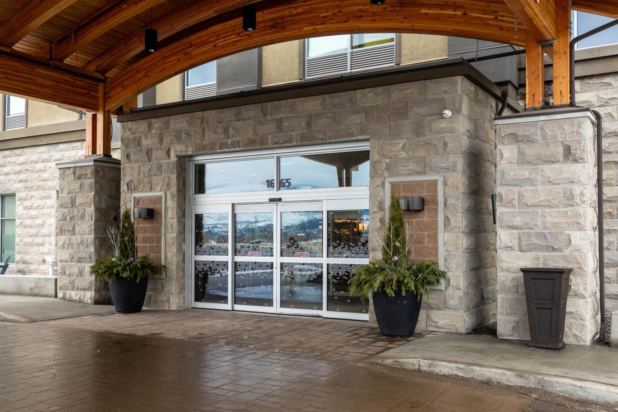 Four Points By Sheraton Kelowna Airport Экстерьер фото
