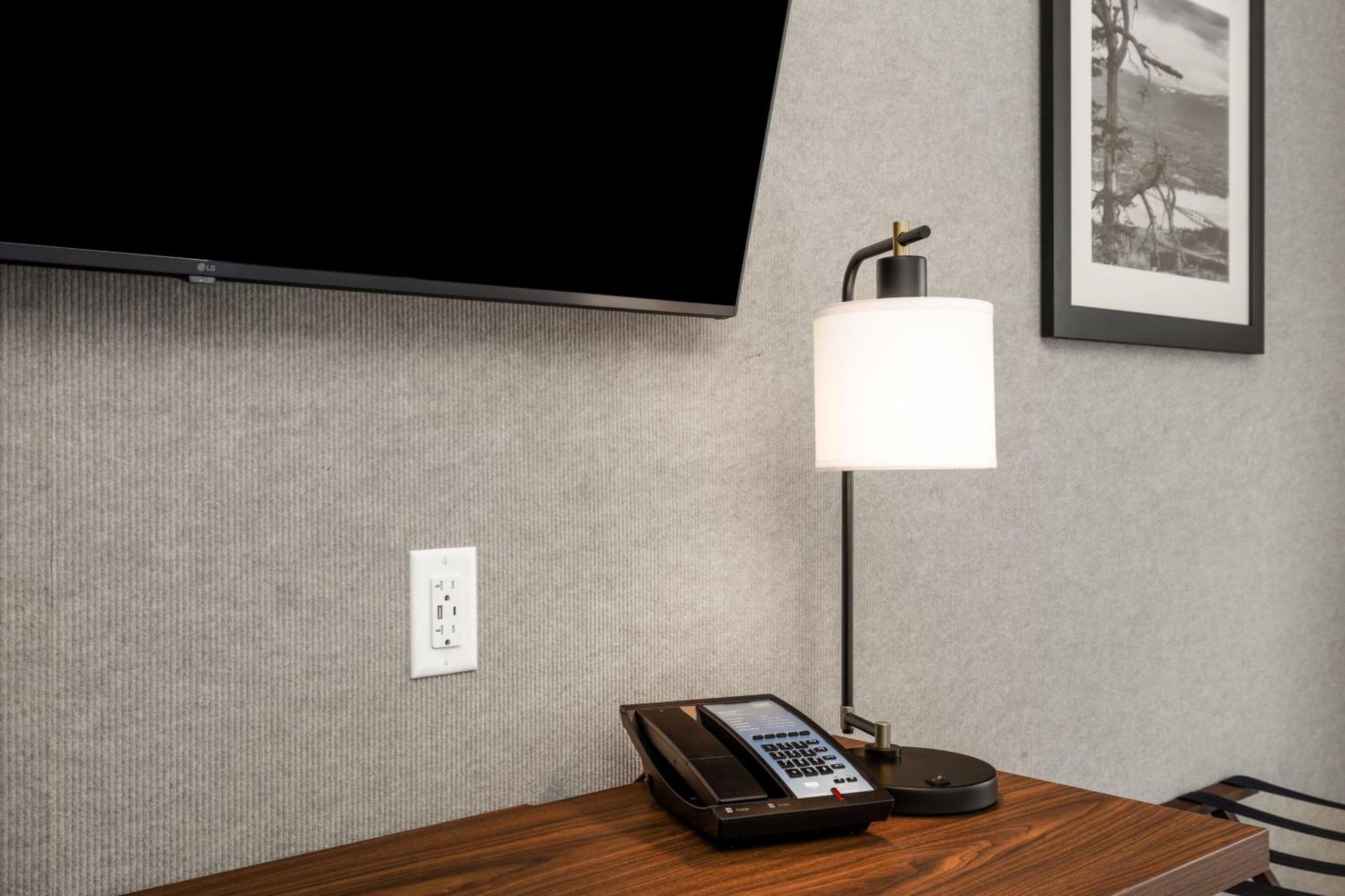 Four Points By Sheraton Kelowna Airport Экстерьер фото