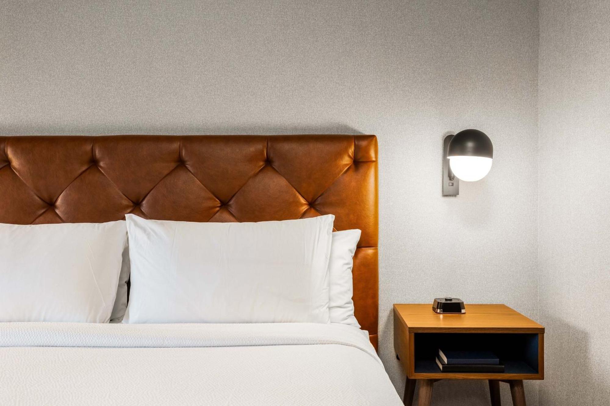 Four Points By Sheraton Kelowna Airport Экстерьер фото