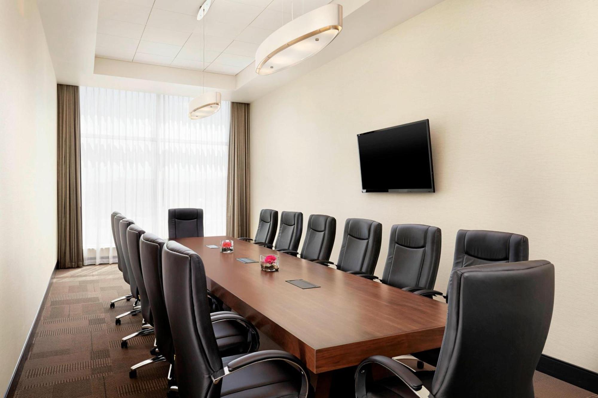 Four Points By Sheraton Kelowna Airport Экстерьер фото