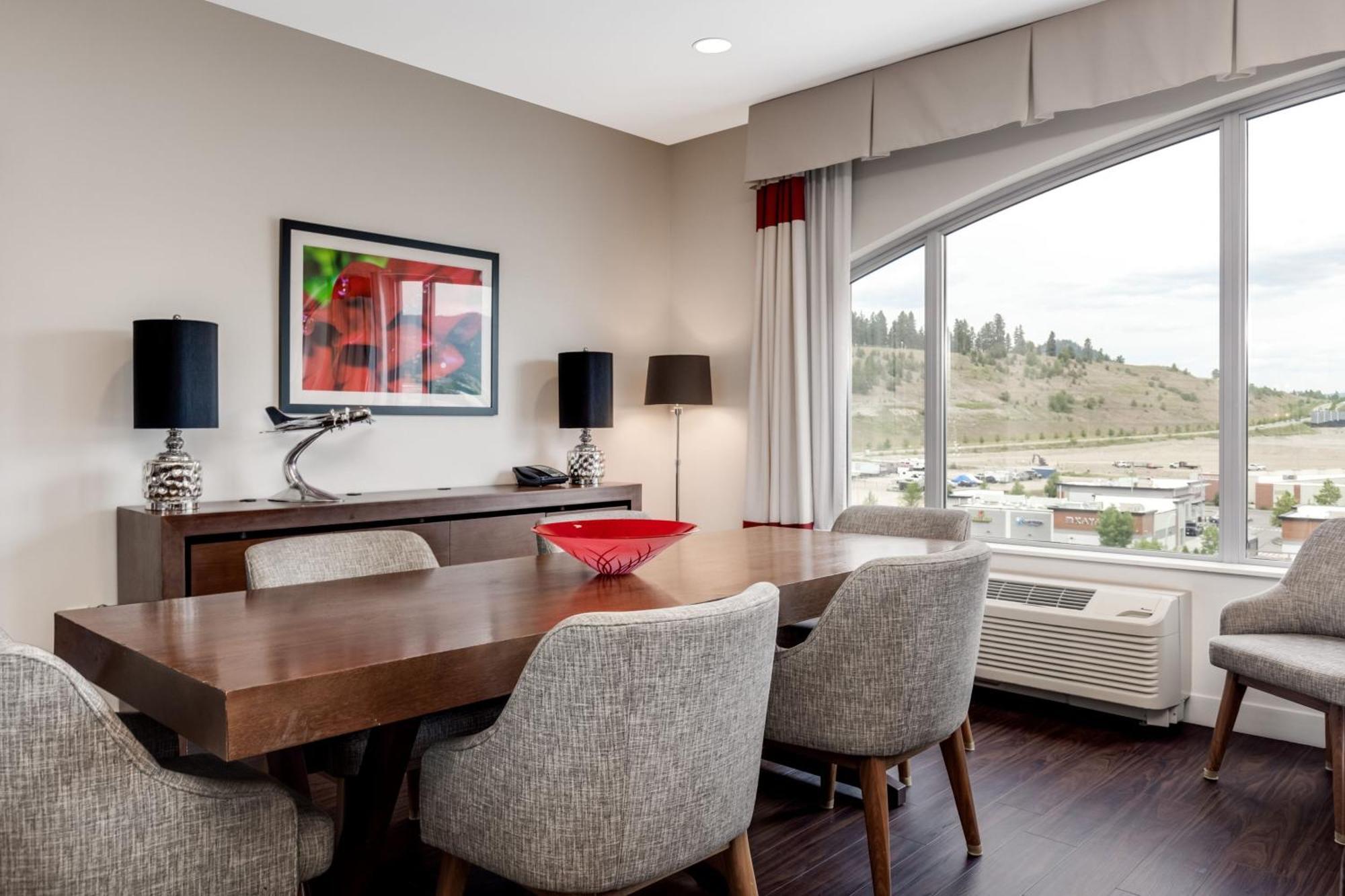 Four Points By Sheraton Kelowna Airport Экстерьер фото
