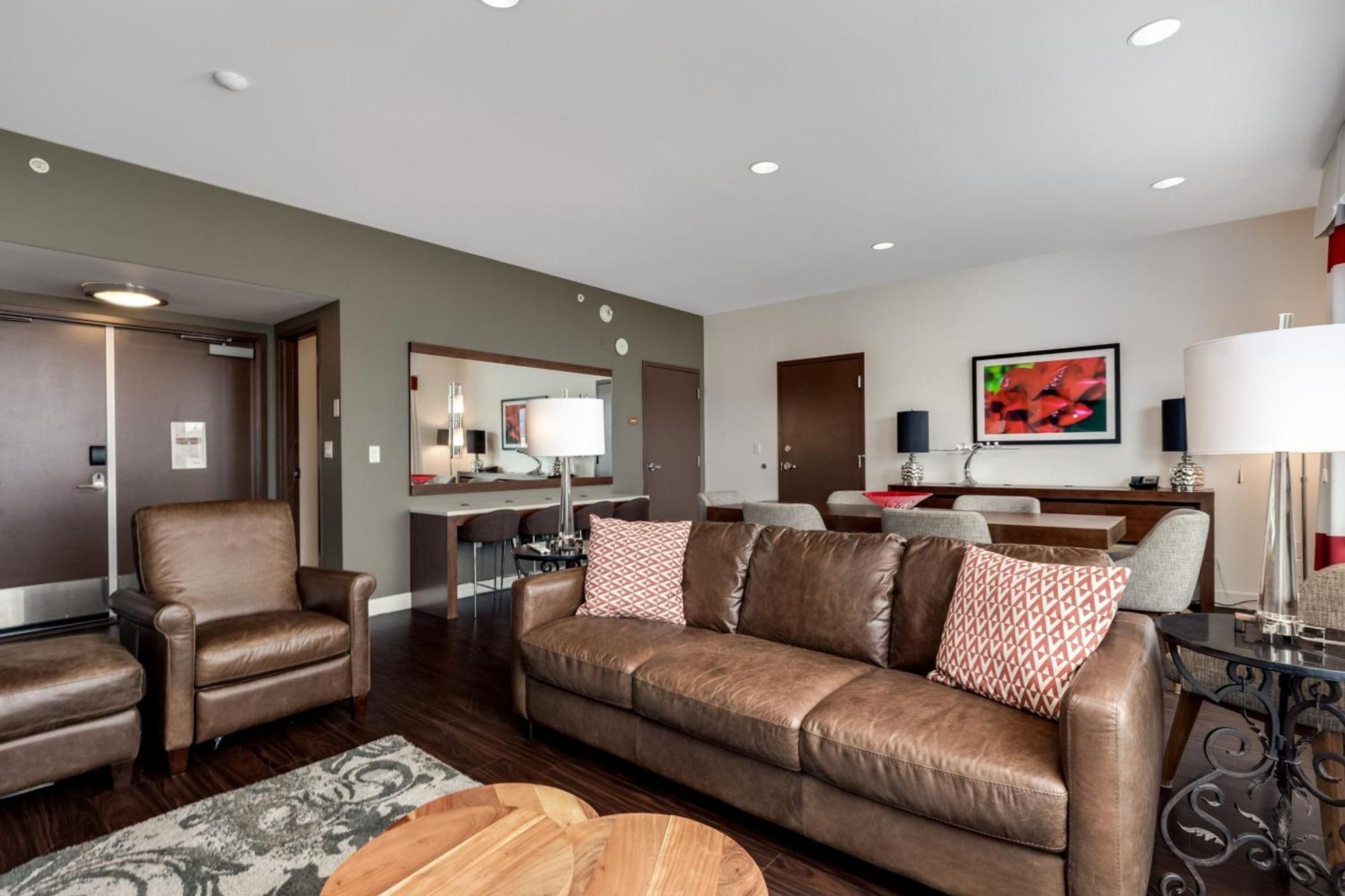 Four Points By Sheraton Kelowna Airport Экстерьер фото