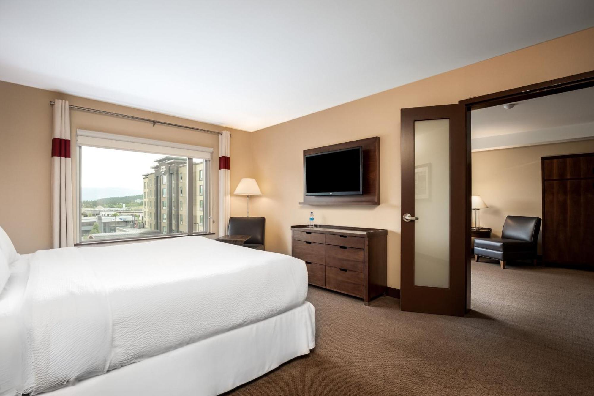 Four Points By Sheraton Kelowna Airport Экстерьер фото